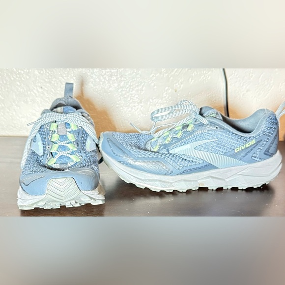 Brooks Divide 1 Women's Blue Athletic Trail Running Shoes 1203211B069 - Picture 1 of 11
